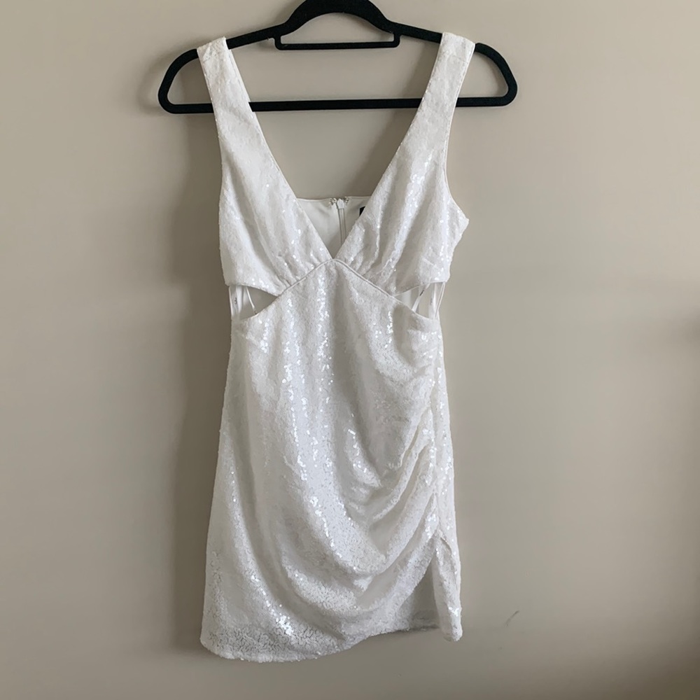 Sold elsewhere, no longer available Lulu’s sequins white dress. Size small
